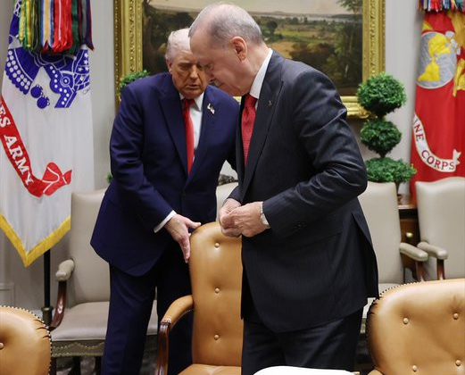 Trump’tan Erdoğan’a sandalye jesti: Daha önce 2 lidere de yapmıştı