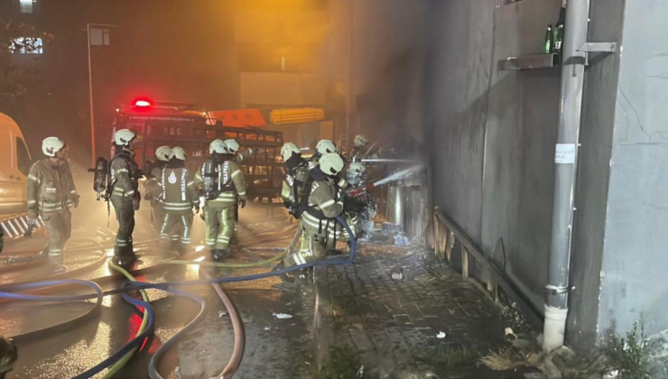 Kağıthane'de 5 katlı iş yerinde yangın