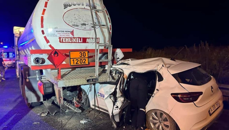 Adana'da otomobil park halindeki tankere çarptı: 2 kişi yaralandı