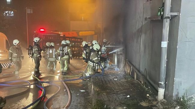 Matbaa deposu alev alev yandı