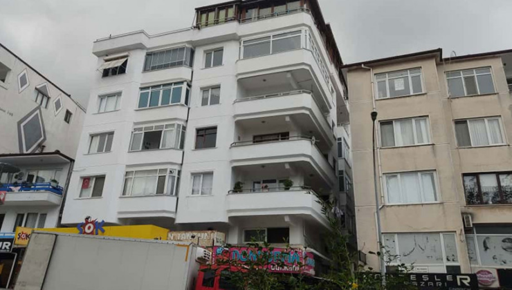 Sanatçı Güllü, balkondan düşerek hayatını kaybetti