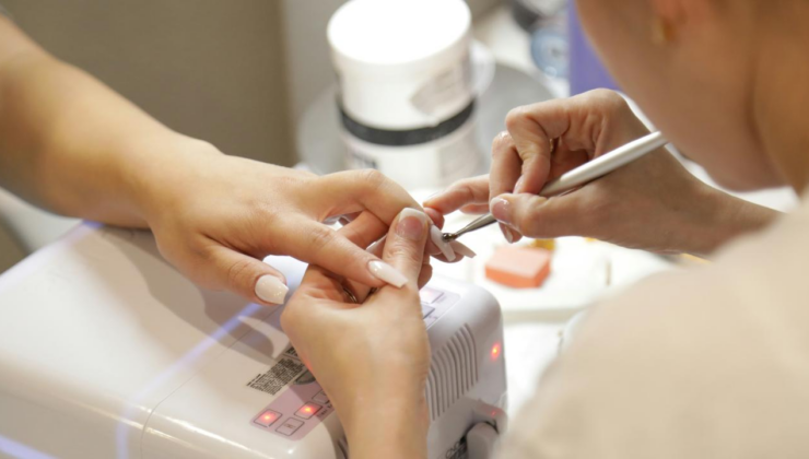 AB, tırnak salonlarında tırnak jeli kullanımını yasakladı