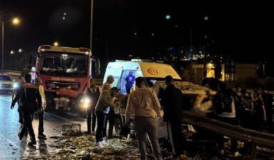 Kaza yapan kamyonette sıkışan 3 kişi yaralandı