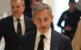 Sarkozy, Kaddafi'den para almaktan suçlu bulundu