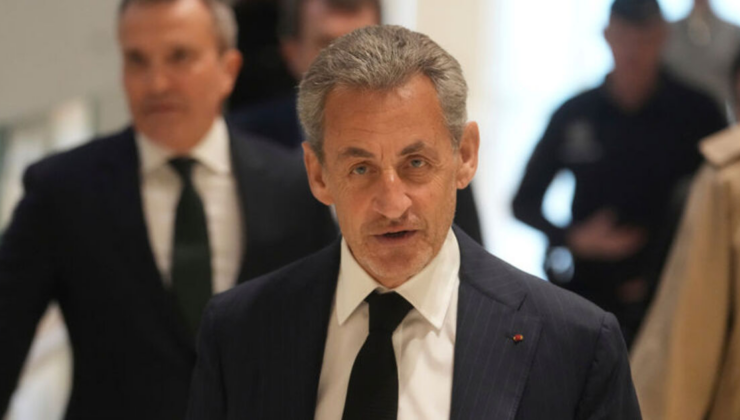 Sarkozy, Kaddafi'den para almaktan suçlu bulundu