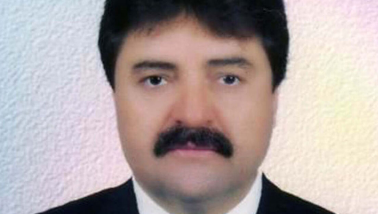 Merdivenin altına saklanıp öldürdü