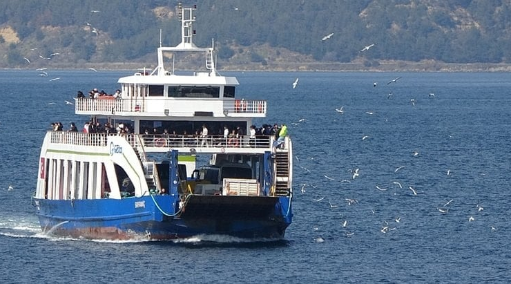 Feribot seferleri fırtına nedeniyle iptal edildi