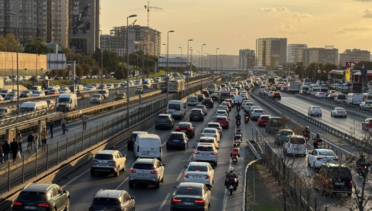İstanbul'da trafik yoğunluğu yüzde 74'ü geçti