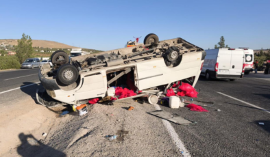 Şanlıurfa'da tarım işçilerini taşıyan minibüs devrildi: 19 yaralı
