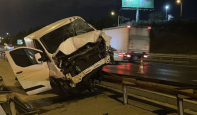 Bariyerlere çıkan aracın sürücüsü yaralandı