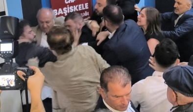 Tekme-tokat havada uçuştu! CHP Başiskele kongresinde kavga çıktı
