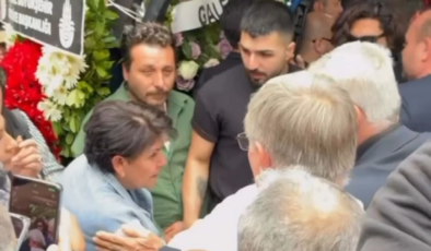 Arabeskin kraliçesi Güllü'ye acı veda… Kızının feryadı yürek yaktı