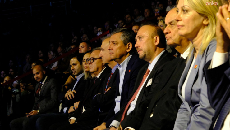 Özgür Özel, Ferdi Zeyrek Amfi Tiyatrosu’nun açılışında Fazıl Say konserini izledi
