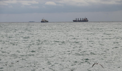 Poyraz 3 gündür Tekirdağda deniz ulaşımını aksatıyor