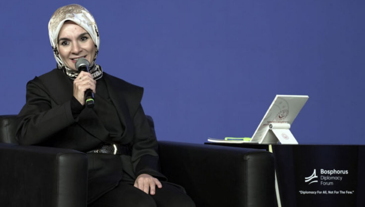 Bakan Göktaş, "Bosphorus Diplomasi Forumunda" gençlerle bir araya geldi