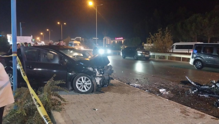 Antalyada otomobil yayaya çarpıp karşı şeride geçti: 2 ölü