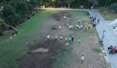 Muhtardan mahallesine futbol sahası