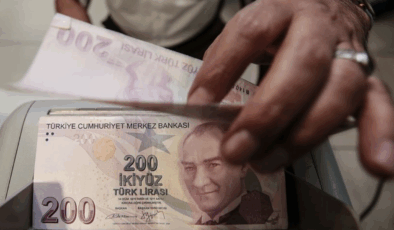 Üniversiteyi yeni kazanan öğrencilere 7 bin 500 lira destek