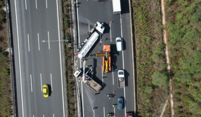 Kuzey Marmara Otoyolu’nda kaza! Taksi çarpan tır devrildi, yol trafiğe kapandı