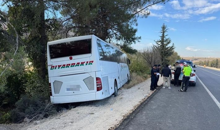Otobüsle çarpıştı! Otomobildeki herkes hayatını kaybetti!