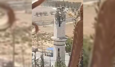 İşgalci İsrail ordusu Batı Şeria'da bir caminin minaresini yıktı