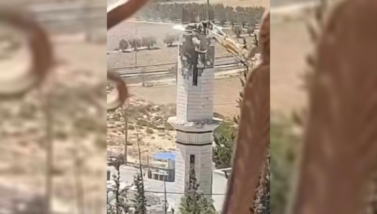 İşgalci İsrail ordusu Batı Şeria'da bir caminin minaresini yıktı