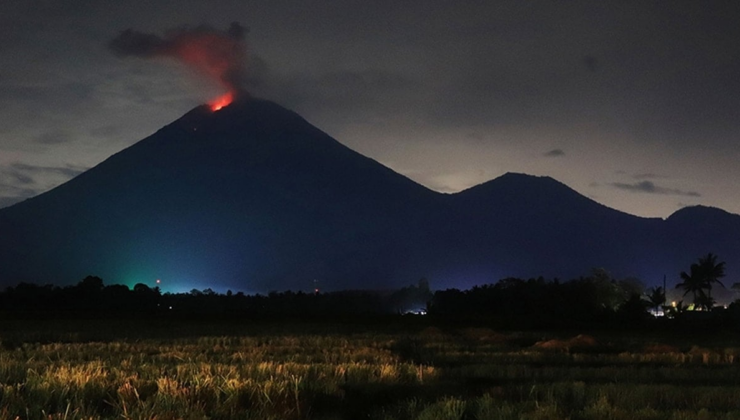 Semeru Yanardağı'nda iki patlama