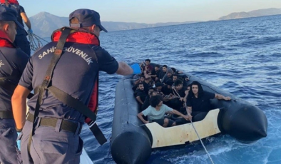 Kuşadası açıklarında 19 düzensiz göçmen ekipler tarafından kurtarıldı