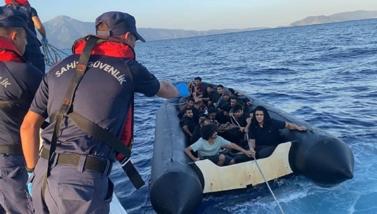 Kuşadası açıklarında 19 düzensiz göçmen ekipler tarafından kurtarıldı