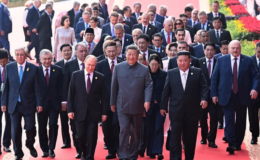 Tiananmen Meydanı'nda askeri geçit töreni
