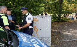 Berlin'de araç kalabalığa daldı: 4 yaralı