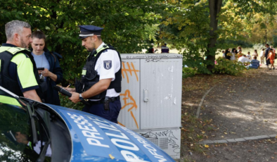 Berlin'de araç kalabalığa daldı: 4 yaralı