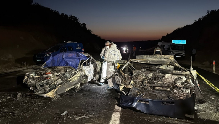 Feci kazada otomobiller demir yığınına döndü: 3 ölü, 5 yaralı