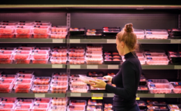 Marketlerde helal sertifikalı diye satılan ürünlerde domuz eti çıktı! Skandala rağmen hâlâ satılıyor