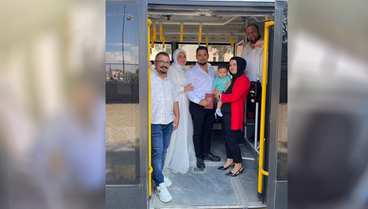 Bursa'da gülümseten olay: Kendilerini nikaha yetiştiren halk otobüsü şoförünü şahit yaptılar