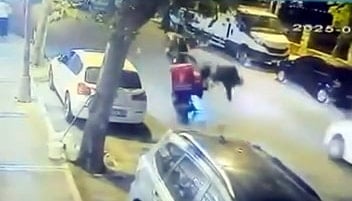 Avcılar’da iki motosiklet kafa kafaya çarpıştı: 1 yaralı