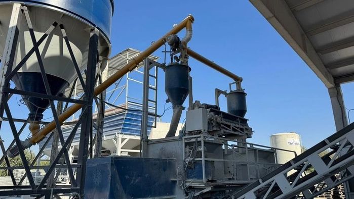 Beton mikserine düşüp can verdi!