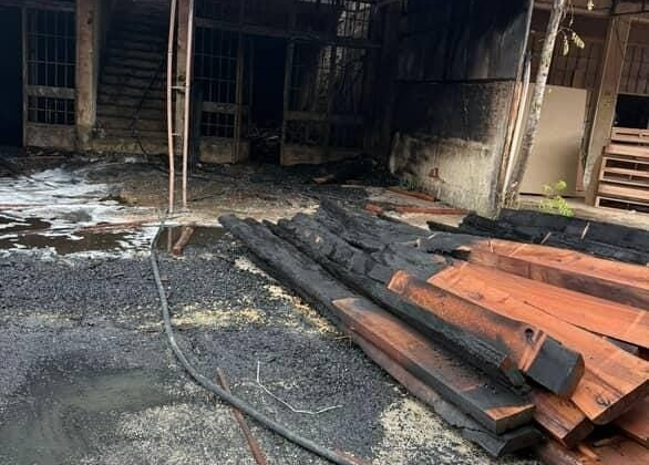 İnegöl’de mobilya imalathanesinde yangın: İş yeri kullanılamaz hale geldi