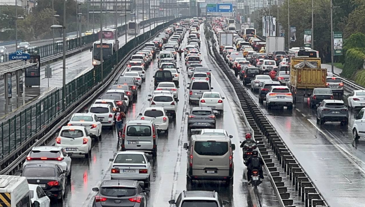 İstanbul’da yağış ve kazalar trafiği felç etti: Yoğunluk yüzde 80’e ulaştı