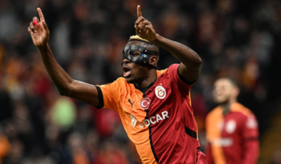 Victor Osimhen milli maçta sakatlanarak oyundan çıktı
