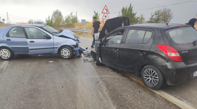 Ankara Çubuk’ta iki otomobil çarpıştı: 6 yaralı