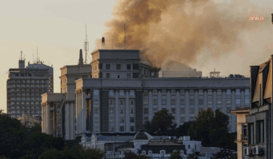 Savaşta ilk kez oluyor: Kiev'de Bakanlar Kurulu binası vuruldu
