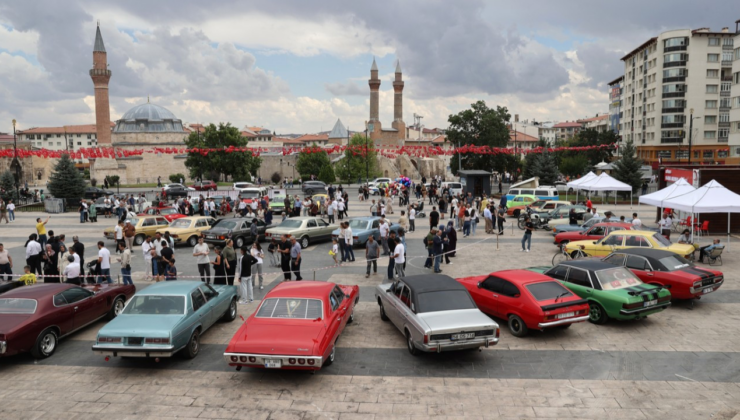 Sivas Kongresi'nin 106. yılı klasik araçlarla kutlandı