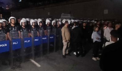 CHP İstanbul İl Başkanlığı'na gidiş yolu sivillere kapatıldı! Polis barikat koruyor