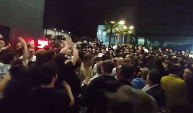 CHP İl Başkanlığı önünde gerginlik: Polis vatandaşlara müdahale etti