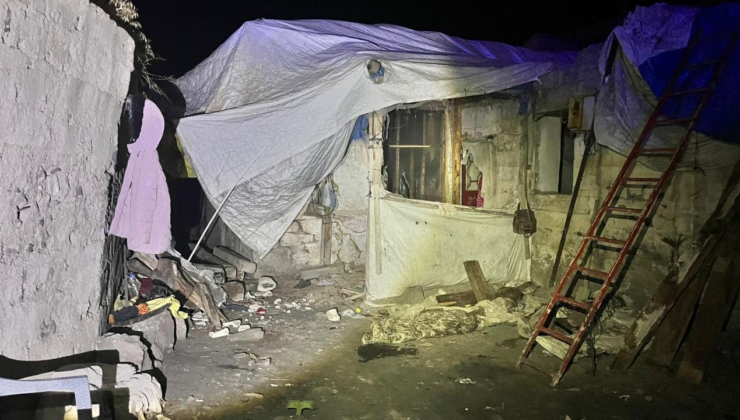 Erzurum'da toprak evin damı çöktü: 2 ölü