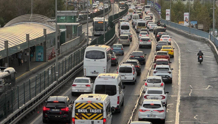 İstanbul trafiğinde ilk gün yoğunluğu