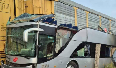 Meksika’da tren yolcu otobüsüne çarptı: 8 ölü, 45 yaralı