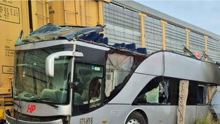 Meksika’da tren yolcu otobüsüne çarptı: 8 ölü, 45 yaralı