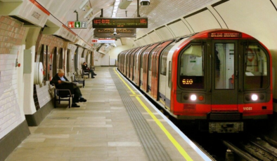 Londra kilitlendi: Tüm metro hatları bütün gün çalışmadı